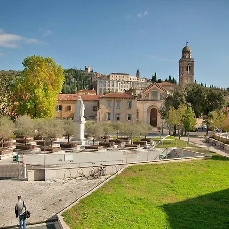 Le Flaneur - Vintage Suite Verona Exterior photo